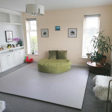 Miller'S Guest Room With Shared Bathroom Swords Extérieur photo