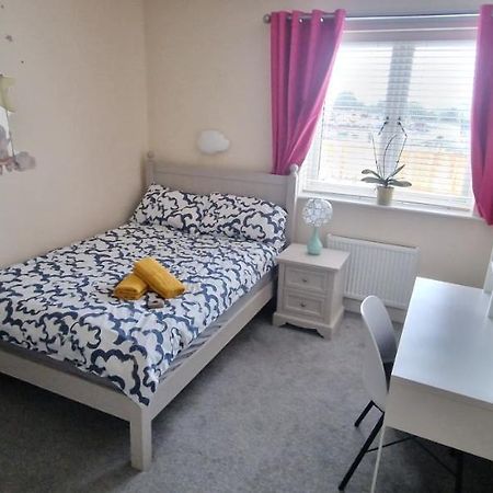 Miller'S Guest Room With Shared Bathroom Swords Extérieur photo