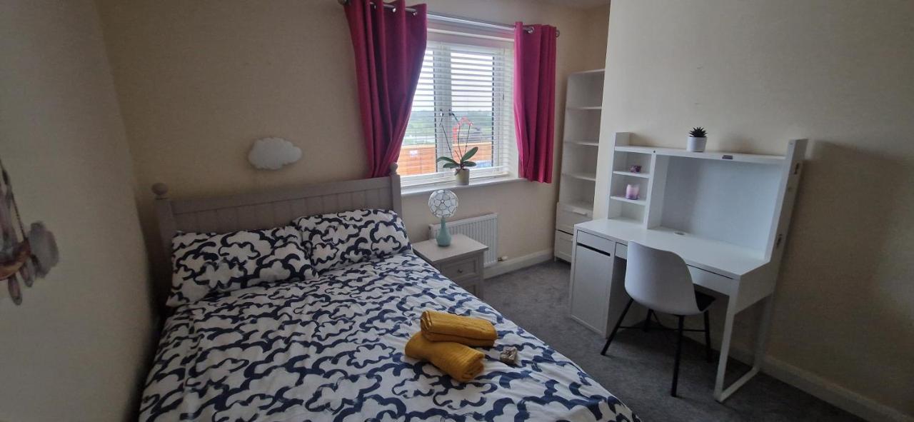 Miller'S Guest Room With Shared Bathroom Swords Extérieur photo