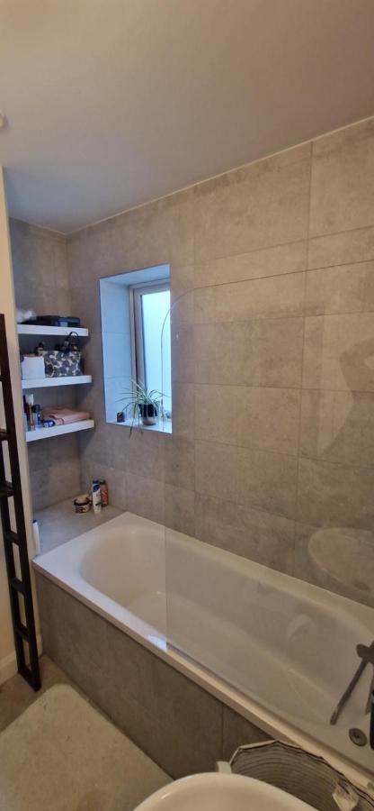 Miller'S Guest Room With Shared Bathroom Swords Extérieur photo