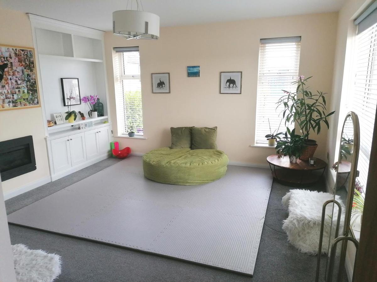 Miller'S Guest Room With Shared Bathroom Swords Extérieur photo