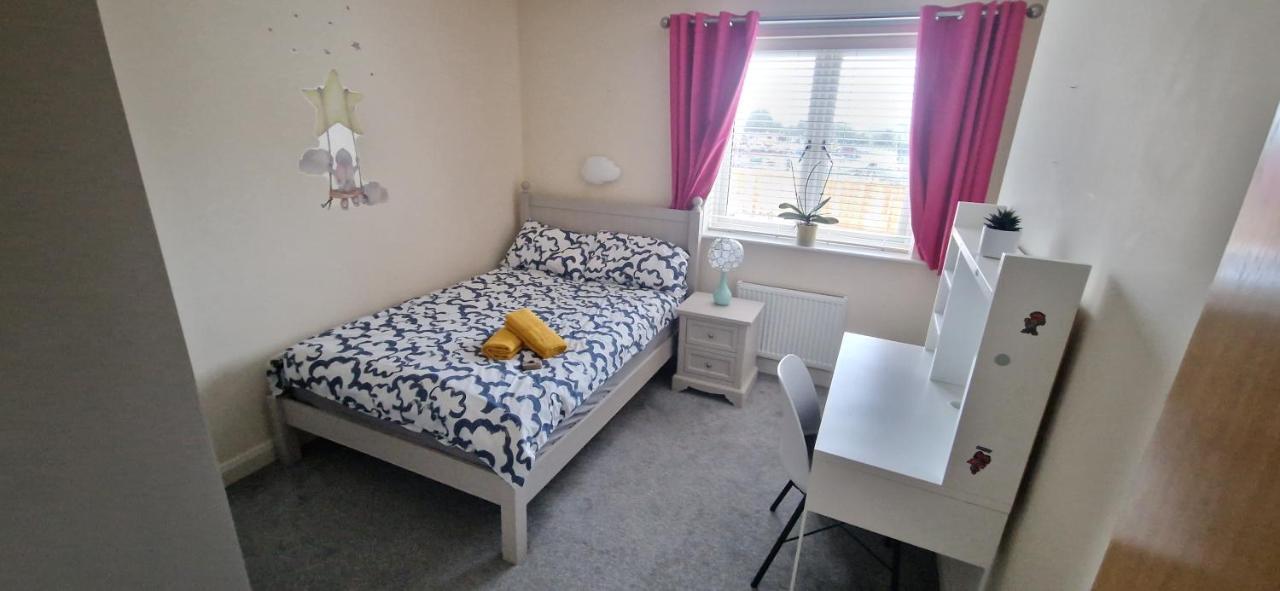 Miller'S Guest Room With Shared Bathroom Swords Extérieur photo